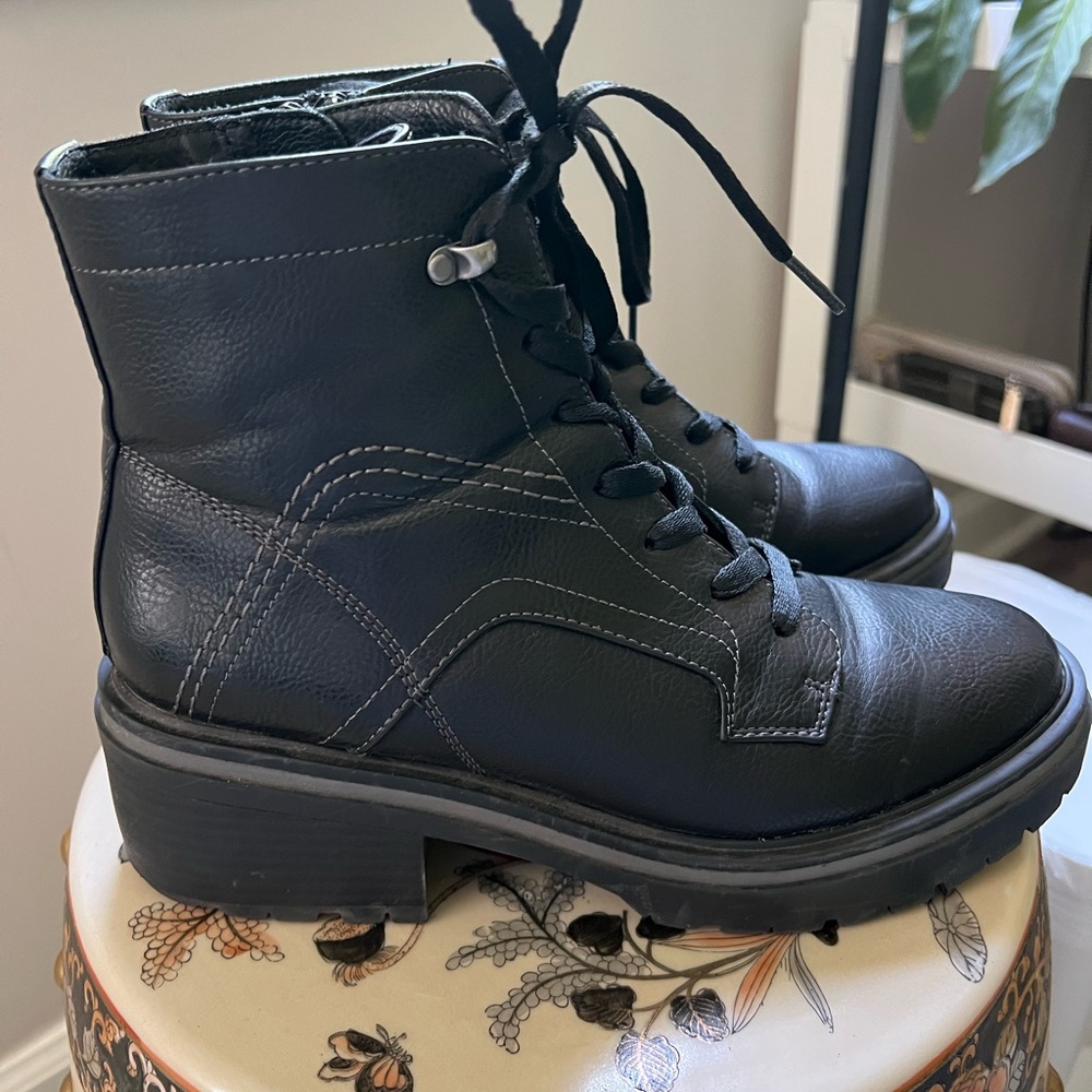 NATURALIZER Abbott combat boot - size zip and lace up size 8.5m